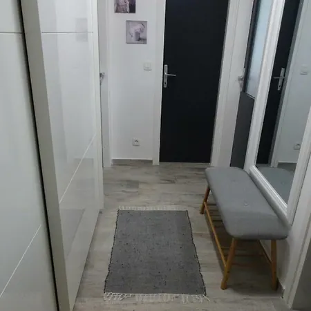 Lovely & Cozy Anna Апартаменти *