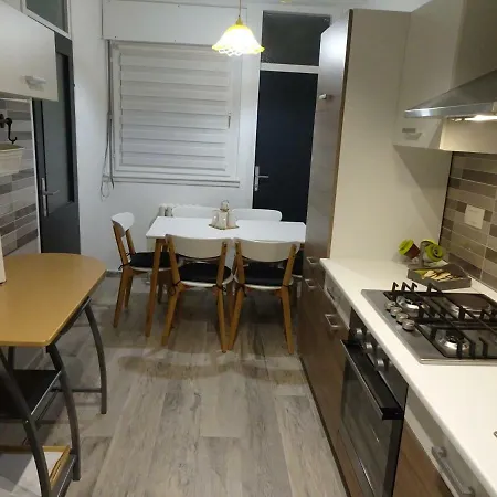 Lovely & Cozy Anna Апартаменти *