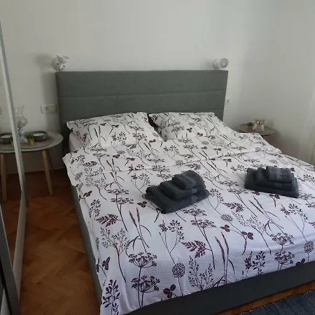 Апартаменти Lovely & Cozy Anna Пула